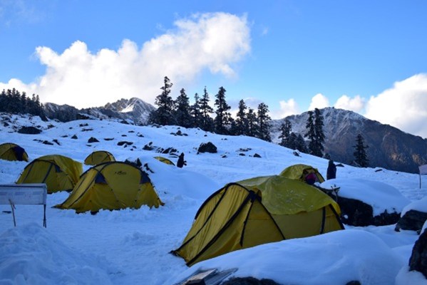 Kuari Pass Trek: A Scenic Sojourn in the Garhwal Himalayas Kuari Pass Trek: A Scenic Sojourn in the Garhwal Himalayas