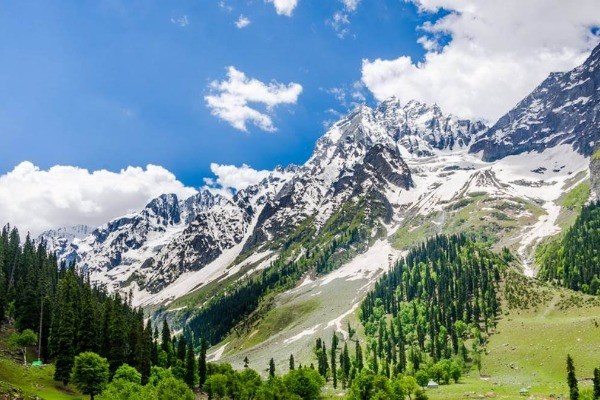 Top 8 Summer Destinations in India Top 8 Summer Destinations in India